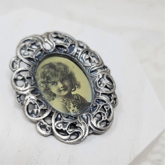 Vintage Pewter Finish Pin Brooch Photo Frame Oval - Picture 3 of 6